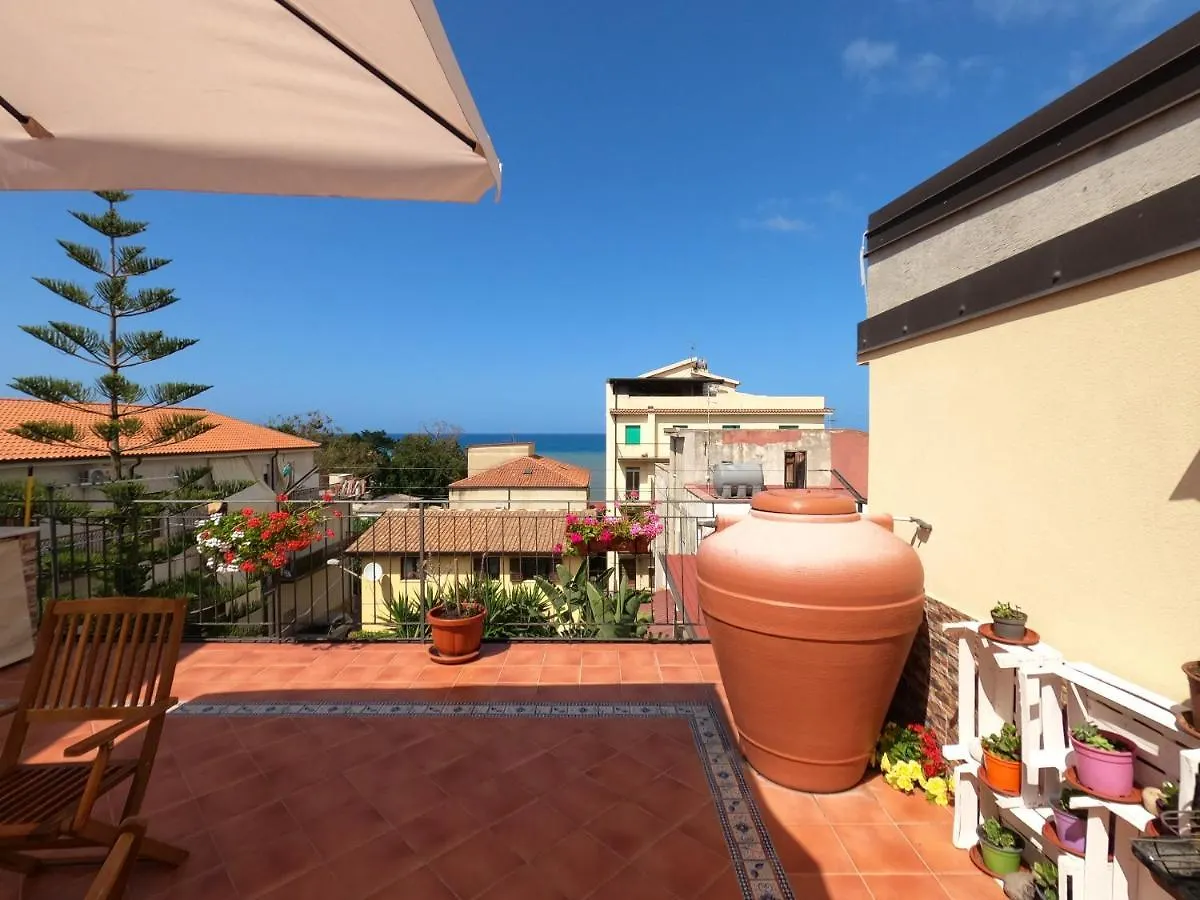 Vakantiehuis Terrazza Lungomare Villa Caronia Marina Italië