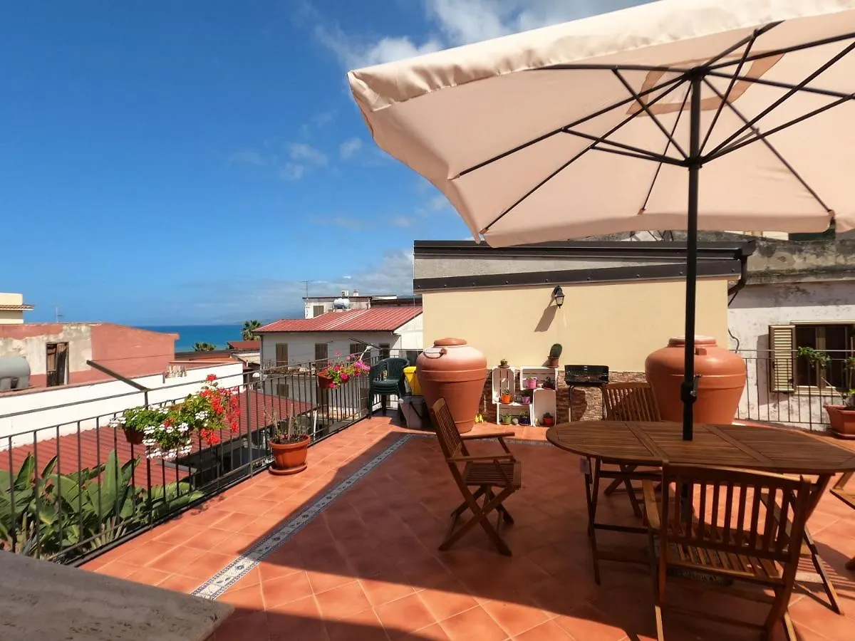 Terrazza Lungomare Villa Caronia Marina Vakantiehuis