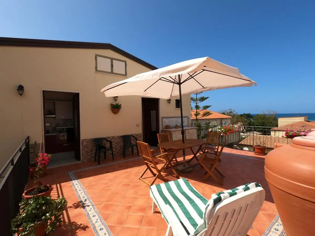 Vakantiehuis Terrazza Lungomare Villa Caronia Marina