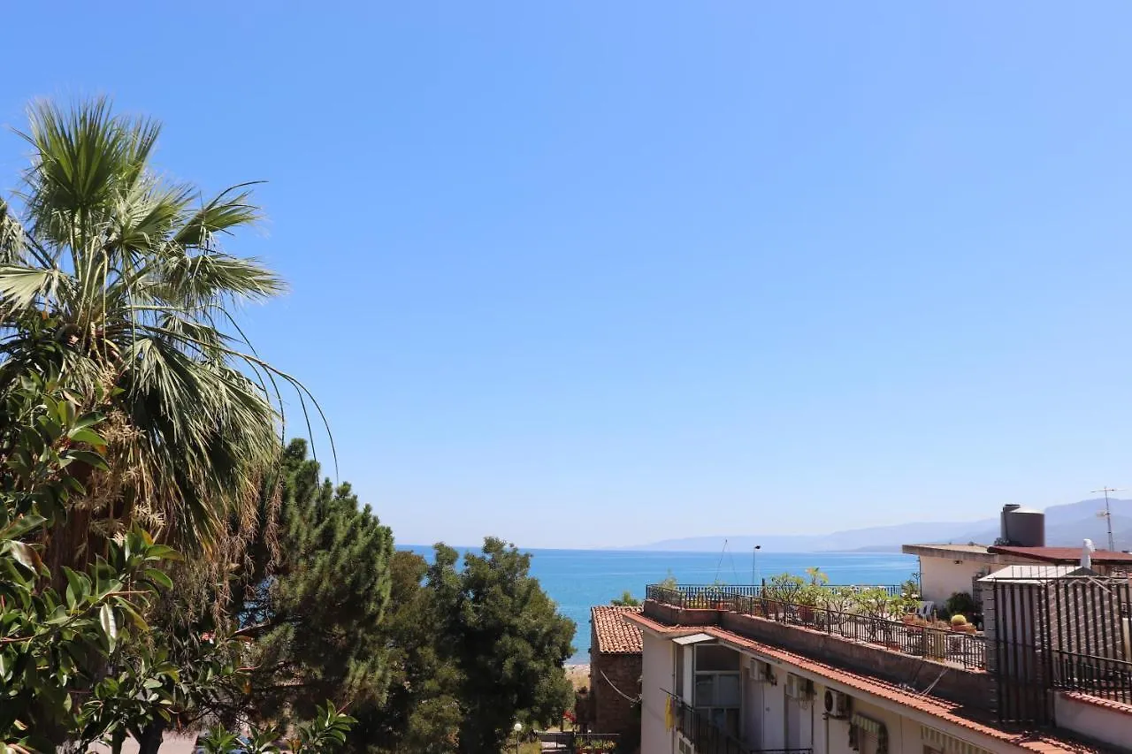 Vakantiehuis Terrazza Lungomare Villa Caronia Marina
